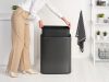 Brabantia Bo Touch Bin nyomófedeles hulladékgyűjtő XXL, padlón álló, műanyag tartály, 60L - M méret, acél, magabiztos