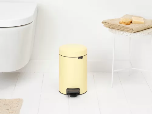 Brabantia NewIcon pedálos hulladékgyűjtő szagmentesen záródó Soft-Close fedél, műanyag tartály, 3L - V méret, acél,