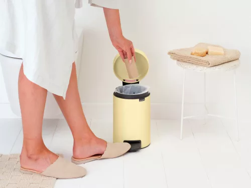 Brabantia NewIcon pedálos hulladékgyűjtő szagmentesen záródó Soft-Close fedél, műanyag tartály, 3L - V méret, acél,