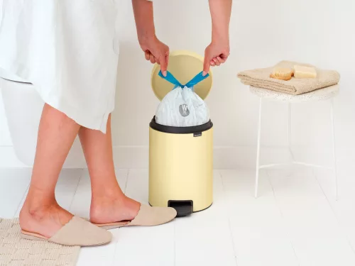 Brabantia NewIcon pedálos hulladékgyűjtő szagmentesen záródó Soft-Close fedél, műanyag tartály, 5L - W méret, acél,