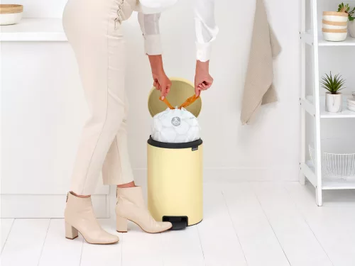 Brabantia NewIcon pedálos hulladékgyűjtő szagmentesen záródó Soft-Close fedél, műanyag tartály, 12L - X méret, acél,
