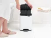 Brabantia Bo Pedal Bin pedálos hulladékgyűjtő szagmentesen záródó Soft-Close fedél, karcsú, négyzetes forma, műanyag