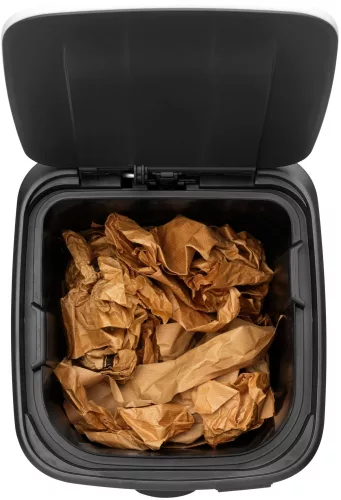 Brabantia Bo Pedal Bin pedálos hulladékgyűjtő szagmentesen záródó Soft-Close fedél, karcsú, négyzetes forma, műanyag