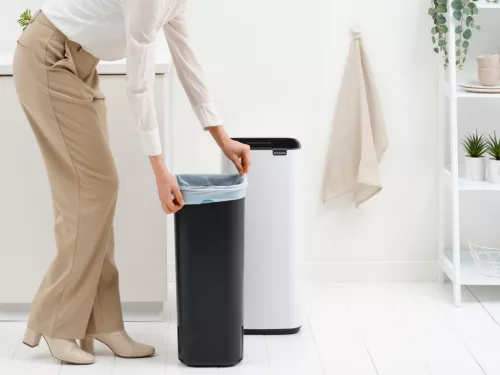 Brabantia Bo Touch Bin nyomófedeles hulladékgyűjtő, karcsú, négyzetes forma, műanyag tartály, 30L - O méret, acél, fehér