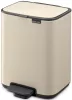 Brabantia Bo Pedal Bin pedálos hulladékgyűjtő szagmentesen záródó Soft-Close fedél, karcsú, négyzetes forma, műanyag