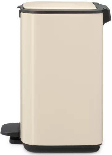 Brabantia Bo Pedal Bin pedálos hulladékgyűjtő szagmentesen záródó Soft-Close fedél, karcsú, négyzetes forma, műanyag