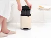 Brabantia Bo Pedal Bin pedálos hulladékgyűjtő szagmentesen záródó Soft-Close fedél, karcsú, négyzetes forma, műanyag