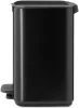 Brabantia Bo Pedal Bin pedálos hulladékgyűjtő szagmentesen záródó Soft-Close fedél, karcsú, négyzetes forma, műanyag