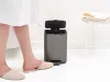 Brabantia Bo Pedal Bin pedálos hulladékgyűjtő szagmentesen záródó Soft-Close fedél, karcsú, négyzetes forma, műanyag