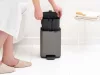 Brabantia Bo Pedal Bin pedálos hulladékgyűjtő szagmentesen záródó Soft-Close fedél, karcsú, négyzetes forma, műanyag