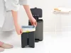 Brabantia Bo Pedal Bin pedálos hulladékgyűjtő szagmentesen záródó Soft-Close fedél, karcsú, négyzetes forma, műanyag