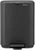 Brabantia Bo Pedal Bin pedálos hulladékgyűjtő szagmentesen záródó Soft-Close fedél, karcsú, négyzetes forma, műanyag