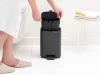 Brabantia Bo Pedal Bin pedálos hulladékgyűjtő szagmentesen záródó Soft-Close fedél, karcsú, négyzetes forma, műanyag