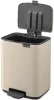 Brabantia Bo Pedal Bin pedálos hulladékgyűjtő szagmentesen záródó Soft-Close fedél, karcsú, négyzetes forma, műanyag
