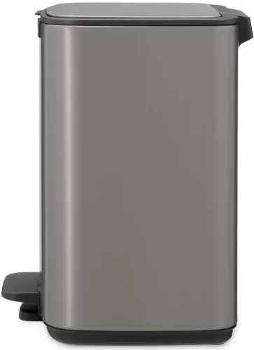 Brabantia Bo Pedal Bin pedálos hulladékgyűjtő szagmentesen záródó Soft-Close fedél, karcsú, négyzetes forma, műanyag