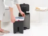 Brabantia Bo Pedal Bin pedálos hulladékgyűjtő szagmentesen záródó Soft-Close fedél, karcsú, négyzetes forma, műanyag