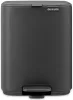 Brabantia Bo Pedal Bin pedálos hulladékgyűjtő szagmentesen záródó Soft-Close fedél, karcsú, négyzetes forma, műanyag