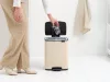 Brabantia Bo Pedal Bin pedálos hulladékgyűjtő szagmentesen záródó Soft-Close fedél, karcsú, négyzetes forma, műanyag