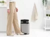 Brabantia Bo Pedal Bin pedálos hulladékgyűjtő szagmentesen záródó Soft-Close fedél, karcsú, négyzetes forma, műanyag