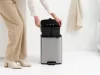 Brabantia Bo Pedal Bin pedálos hulladékgyűjtő szagmentesen záródó Soft-Close fedél, karcsú, négyzetes forma, műanyag