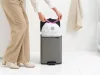 Brabantia Bo Pedal Bin pedálos hulladékgyűjtő szagmentesen záródó Soft-Close fedél, karcsú, négyzetes forma, műanyag
