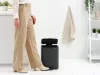 Brabantia Bo Pedal Bin pedálos hulladékgyűjtő szagmentesen záródó Soft-Close fedél, karcsú, négyzetes forma, műanyag