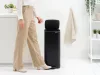 Brabantia Bo Pedal Bin pedálos hulladékgyűjtő szagmentesen záródó Soft-Close fedél, karcsú, négyzetes forma, műanyag