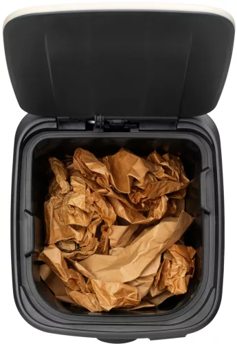 Brabantia Bo Pedal Bin pedálos hulladékgyűjtő szagmentesen záródó Soft-Close fedél, karcsú, négyzetes forma, műanyag