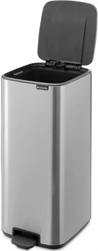 Brabantia Bo Pedal Bin pedálos hulladékgyűjtő szagmentesen záródó Soft-Close fedél, karcsú, négyzetes forma, műanyag