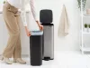 Brabantia Bo Pedal Bin pedálos hulladékgyűjtő szagmentesen záródó Soft-Close fedél, karcsú, négyzetes forma, műanyag