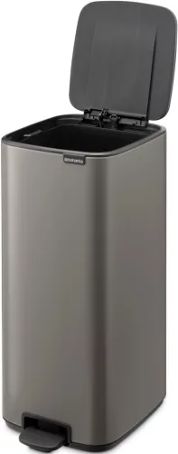 Brabantia Bo Pedal Bin pedálos hulladékgyűjtő szagmentesen záródó Soft-Close fedél, karcsú, négyzetes forma, műanyag