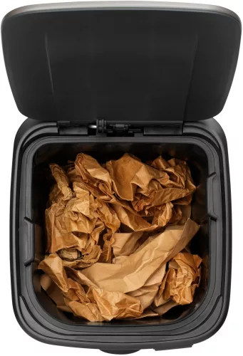 Brabantia Bo Pedal Bin pedálos hulladékgyűjtő szagmentesen záródó Soft-Close fedél, karcsú, négyzetes forma, műanyag