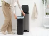 Brabantia Bo Pedal Bin pedálos hulladékgyűjtő szagmentesen záródó Soft-Close fedél, karcsú, négyzetes forma, műanyag
