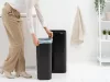Brabantia Bo Touch Bin nyomófedeles hulladékgyűjtő, karcsú, négyzetes forma, műanyag tartály, 30L - O méret, acél, matt