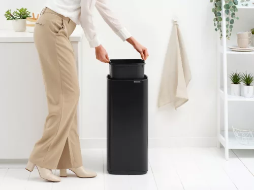 Brabantia Bo Touch Bin nyomófedeles hulladékgyűjtő, karcsú, négyzetes forma, műanyag tartály, 30L - O méret, acél, matt