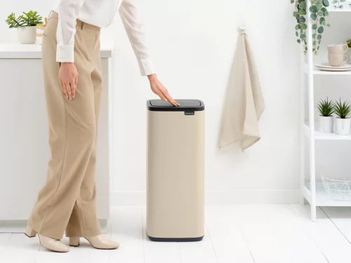 Brabantia Bo Touch Bin nyomófedeles hulladékgyűjtő, karcsú, négyzetes forma, műanyag tartály, 30L - O méret, acél,