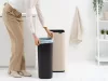 Brabantia Bo Touch Bin nyomófedeles hulladékgyűjtő, karcsú, négyzetes forma, műanyag tartály, 30L - O méret, acél,