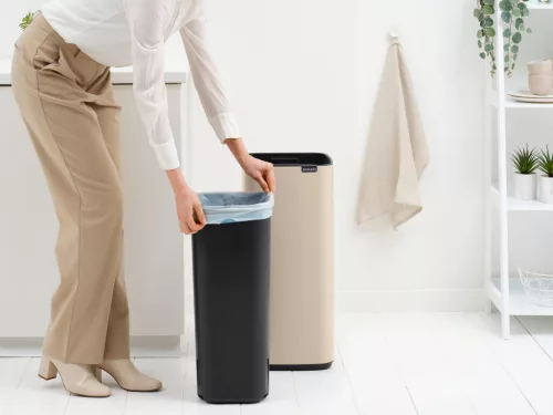 Brabantia Bo Touch Bin nyomófedeles hulladékgyűjtő, karcsú, négyzetes forma, műanyag tartály, 30L - O méret, acél,