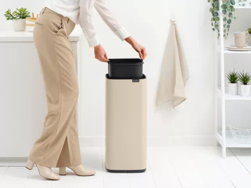 Brabantia Bo Touch Bin nyomófedeles hulladékgyűjtő, karcsú, négyzetes forma, műanyag tartály, 30L - O méret, acél,
