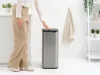 Brabantia Bo Touch Bin nyomófedeles hulladékgyűjtő, karcsú, négyzetes forma, műanyag tartály, 30L - O méret, r.m. acél,