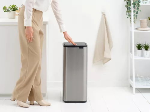 Brabantia Bo Touch Bin nyomófedeles hulladékgyűjtő, karcsú, négyzetes forma, műanyag tartály, 30L - O méret, r.m. acél,