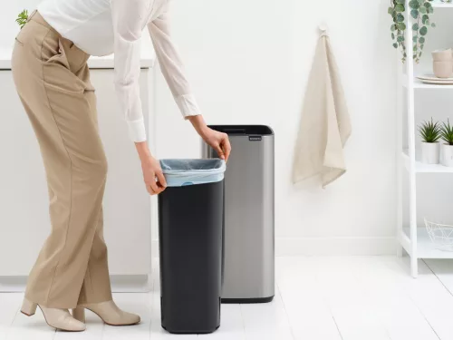 Brabantia Bo Touch Bin nyomófedeles hulladékgyűjtő, karcsú, négyzetes forma, műanyag tartály, 30L - O méret, r.m. acél,