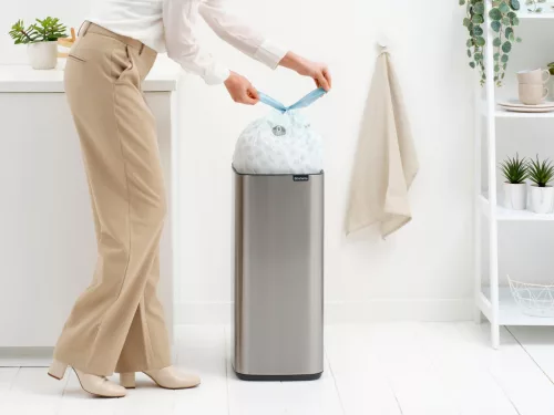 Brabantia Bo Touch Bin nyomófedeles hulladékgyűjtő, karcsú, négyzetes forma, műanyag tartály, 30L - O méret, r.m. acél,