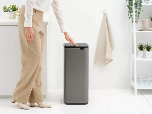 Brabantia Bo Touch Bin nyomófedeles hulladékgyűjtő, karcsú, négyzetes forma, műanyag tartály, 30L - O méret, acél,