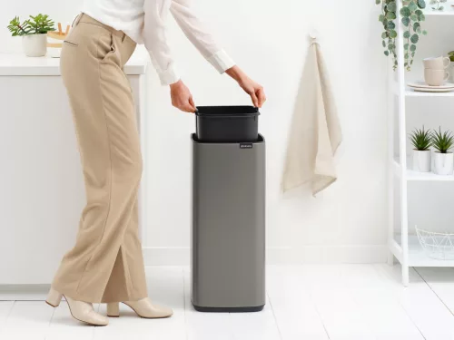 Brabantia Bo Touch Bin nyomófedeles hulladékgyűjtő, karcsú, négyzetes forma, műanyag tartály, 30L - O méret, acél,