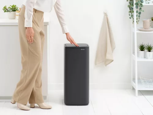Brabantia Bo Touch Bin nyomófedeles hulladékgyűjtő, karcsú, négyzetes forma, műanyag tartály, 30L - O méret, acél,