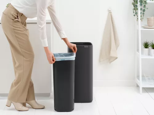 Brabantia Bo Touch Bin nyomófedeles hulladékgyűjtő, karcsú, négyzetes forma, műanyag tartály, 30L - O méret, acél,