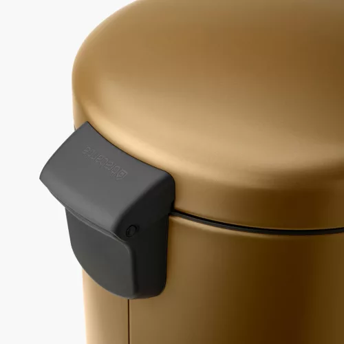 Brabantia NewIcon pedálos hulladékgyűjtő szagmentesen záródó Soft-Close fedél, műanyag tartály, 30L - G méret, acél,