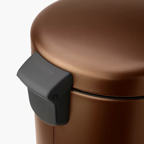 Brabantia NewIcon pedálos hulladékgyűjtő szagmentesen záródó Soft-Close fedél, műanyag tartály, 30L - G méret, acél,