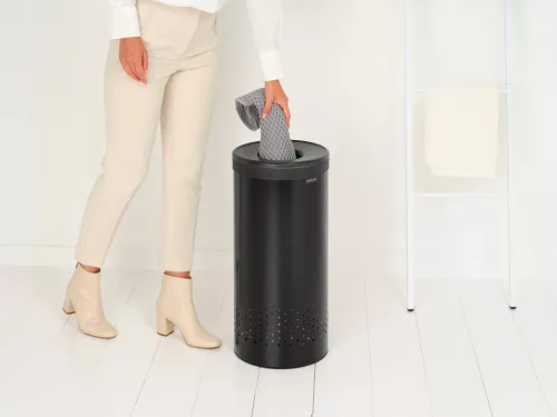 Brabantia Laundry Bin szennyestartó szellőző nyílásokkal, tépőzáras, mosható szennyesgyűjtő zsák, henger forma, közepes